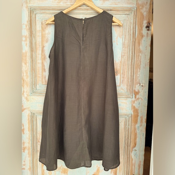 Velvet by Graham & Spencer silky A-line, sleeveless dress in dark taupe. M. - Picture 2 of 8